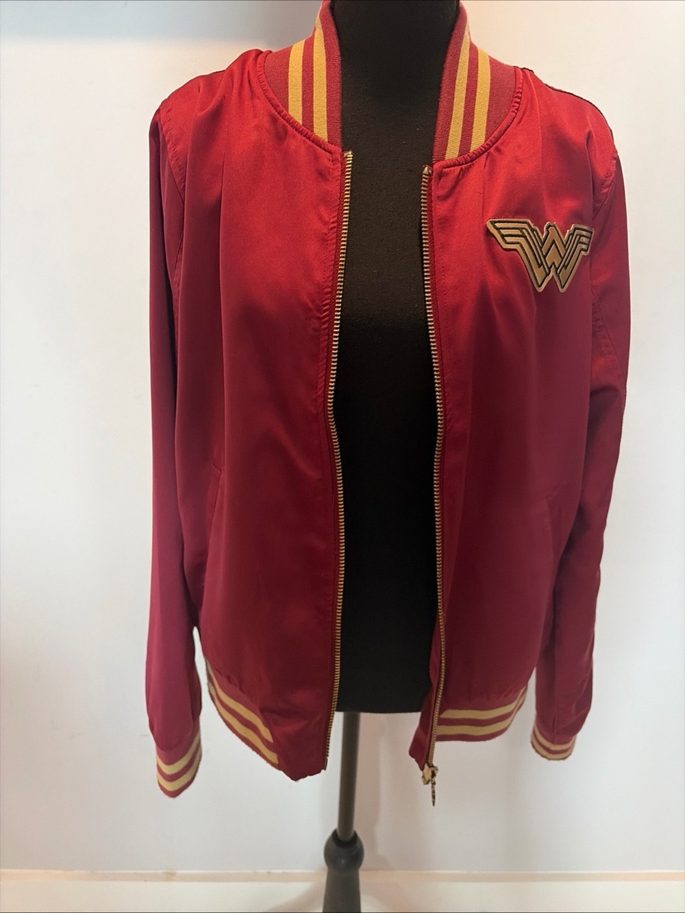 Wonder Woman Bomber Jacket Women’s Large DC Comics Official Varsity cosplay - Picture 7 of 11